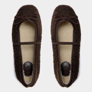 Women's flat shoes