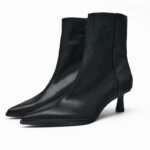 uright comfortable black pointed toe boots