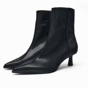 uright comfortable black pointed toe boots